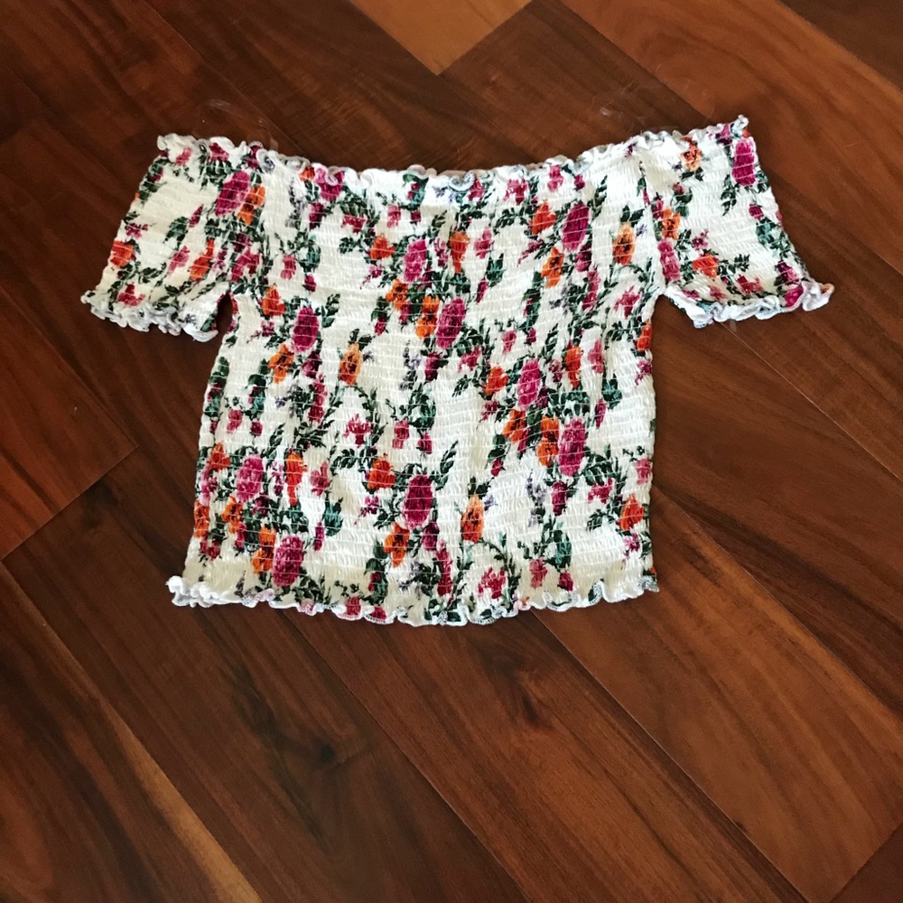 Cute floral crop top.